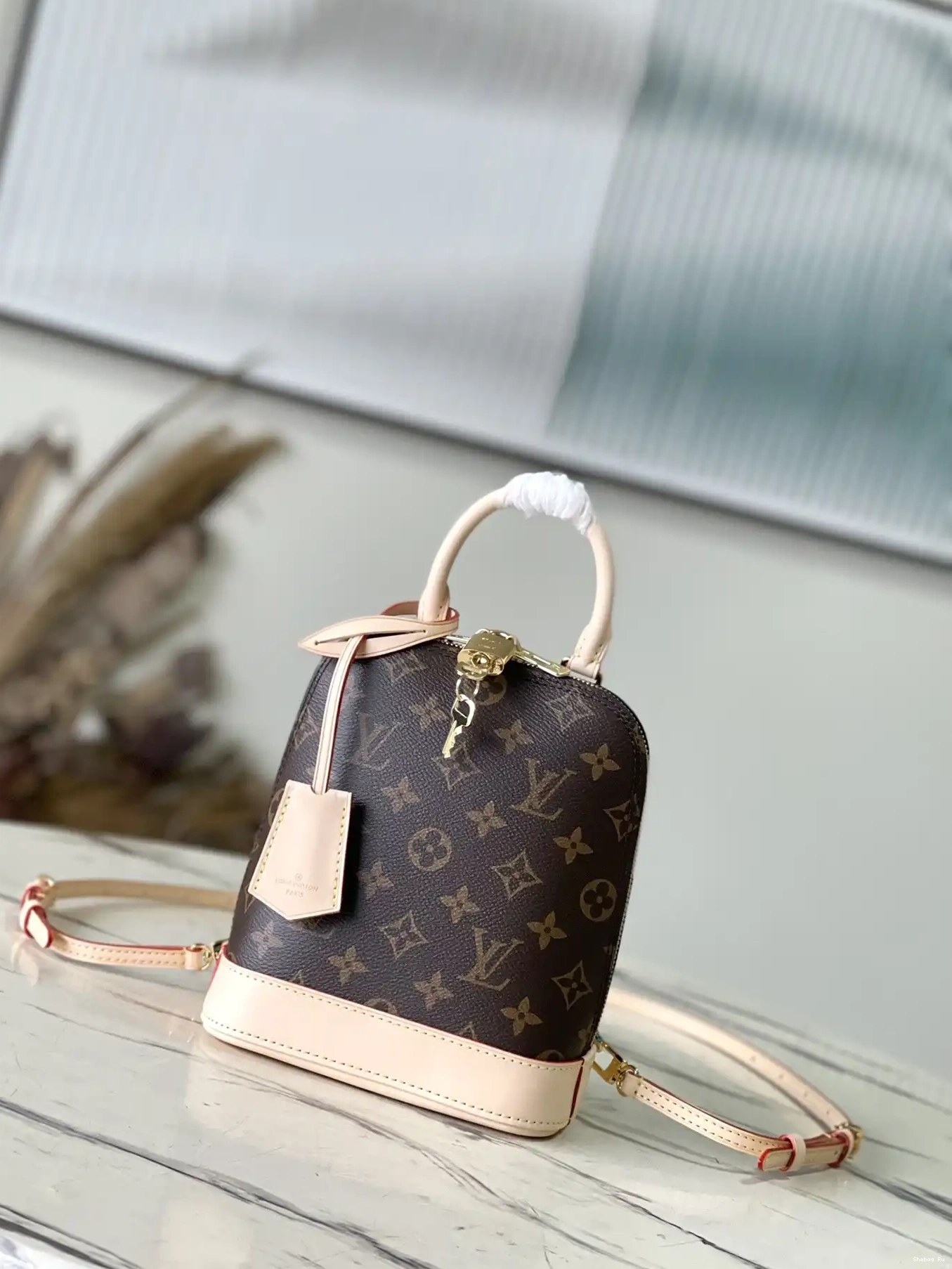 - Backpack VUITTON 15*20*10 cm LOUIS Alma 0618